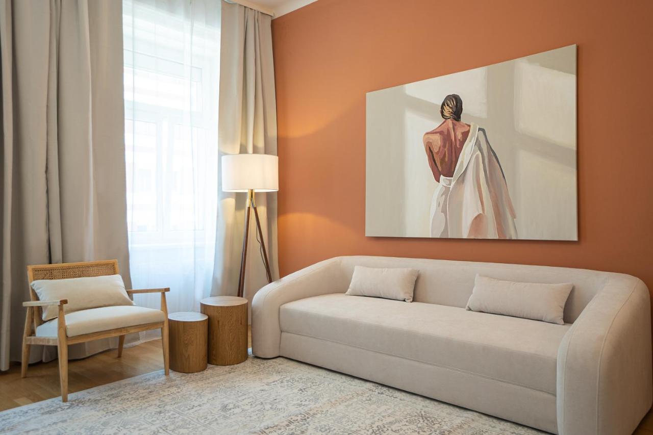 Bright 3-room With A King-size Bed Apartament *