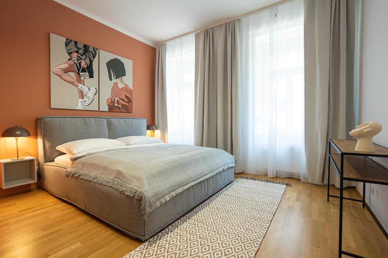 Bright 3-room With A King-size Bed Apartament *